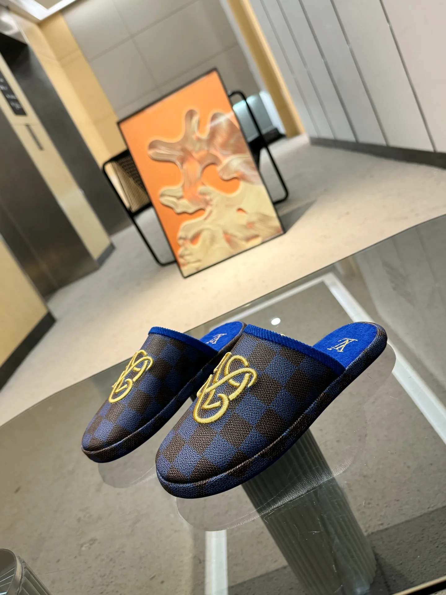 👟👟Ex-factory price 320👟👟 The 2024 couple’s counter features the latest hard goods of LV and Loewe co-branded slippers🆕 ✿Purchase level! Full of high-end feel! A popular model among bloggers at home and abroad, it’s retro and fashionable and looks amazing on your feet! Official website main recommendation code number 35-46